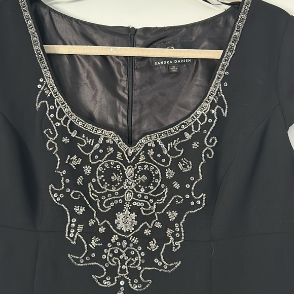 New Sandra Darren black cap sleeve lined dress with faux crystal design size 10 - Picture 2 of 9